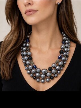 Stunning Carolee rare necklace. Silver-tone blue grey crystal stone clasp.
